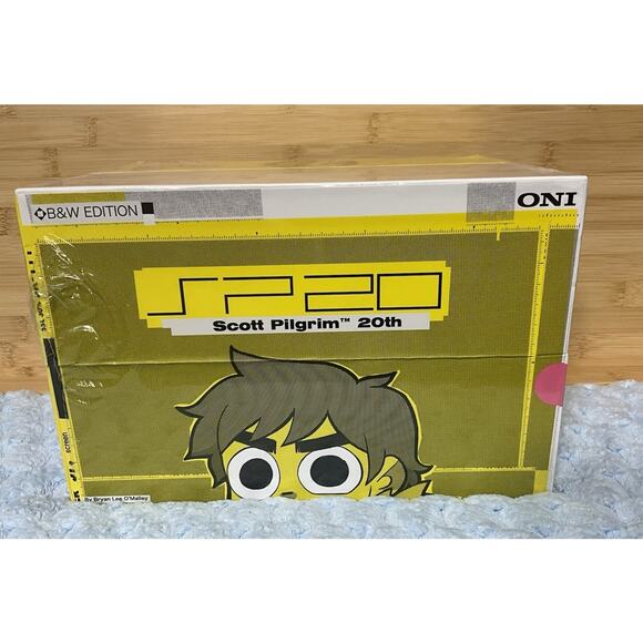 Scott Pilgrim 20th anniversary Box Set B&W SEALED - MINT CONDITION!!! - Picture 1 of 4